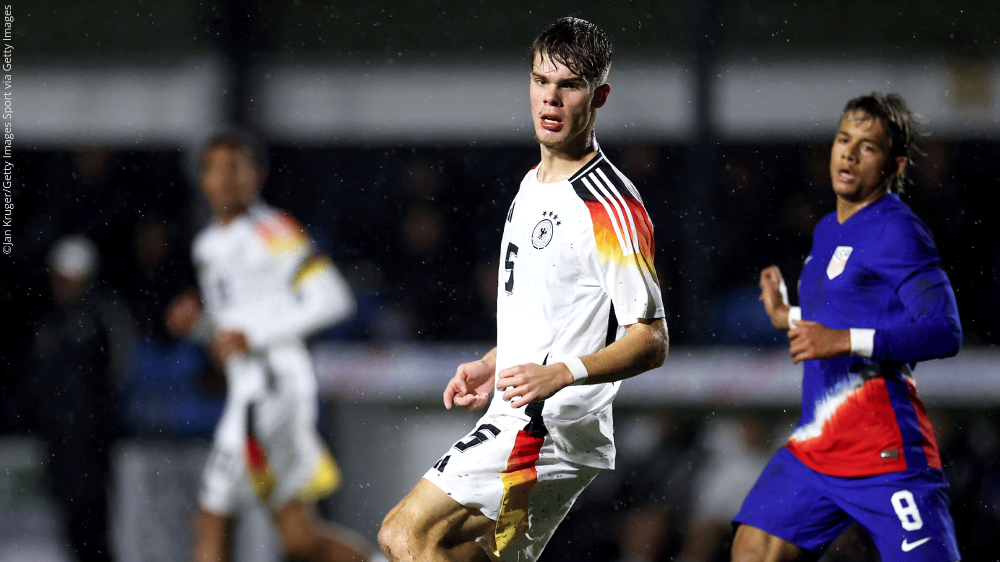 Schmetgens unterschreibt ersten Profivertrag