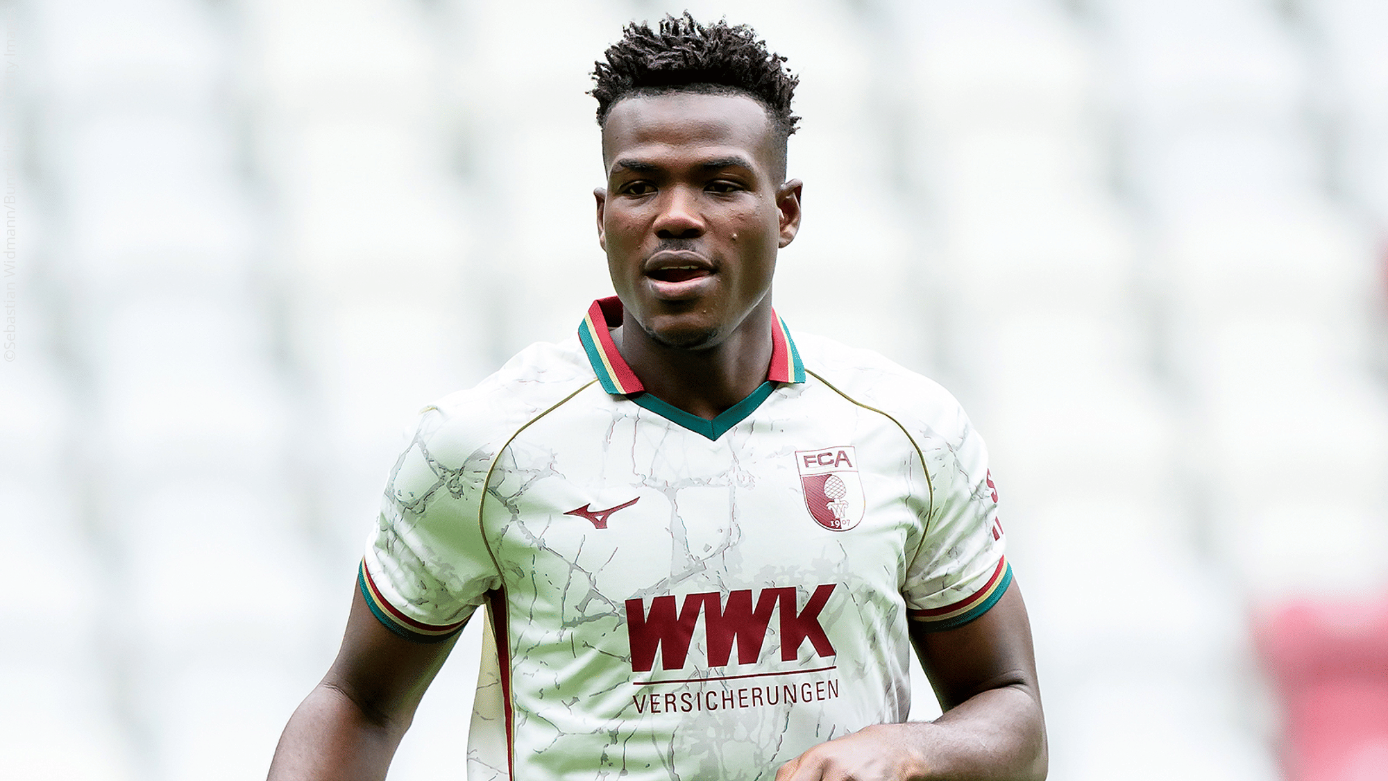 Bah humpelt bei Sierra Leone vom Platz