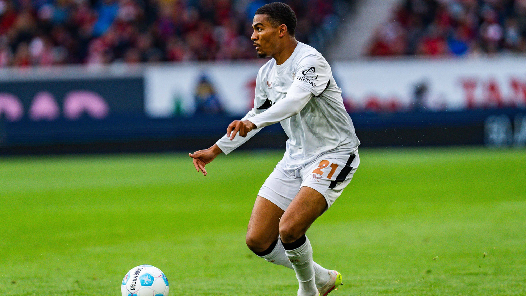 Leverkusen verabschiedet Adli nach England