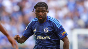 junior-dina-ebimbe-schalke-2026-2027.jpg