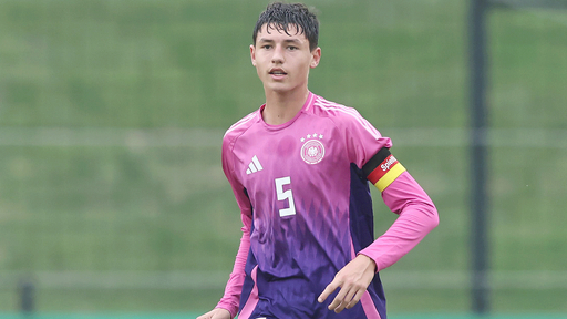 filip-pavic-fc-bayern-münchen-2025-2026.jpg