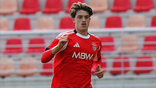 gil-neves-benfica-2025-2026.jpg