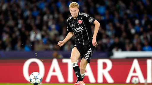 hugo-larsson-eintracht-frankfurt-25-26.jpg