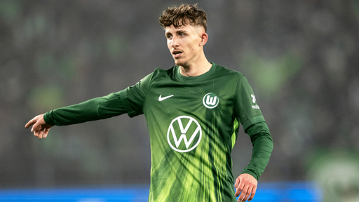jesper-lindstroem-wolfsburg-25-26.gif
